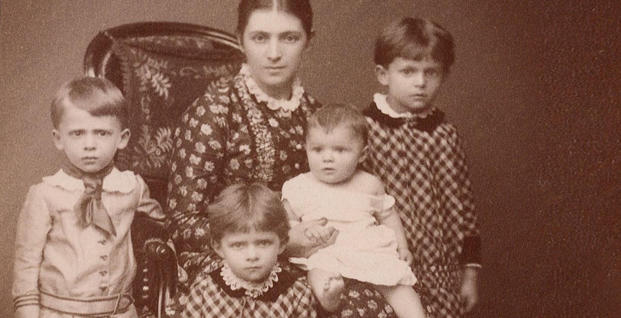 Bertha von Faber bersama anak-anaknya